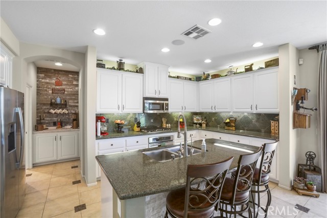 22760 Shadygrove Court, Wildomar CA: https://media.crmls.org/medias/dd73ff1b-e96f-468e-8aeb-a173b37ec486.jpg