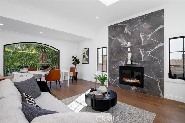 543 N Gardner Street, Los Angeles CA: https://media.crmls.org/medias/dd746977-61aa-4cef-9bd4-1dda02a93c67.jpg