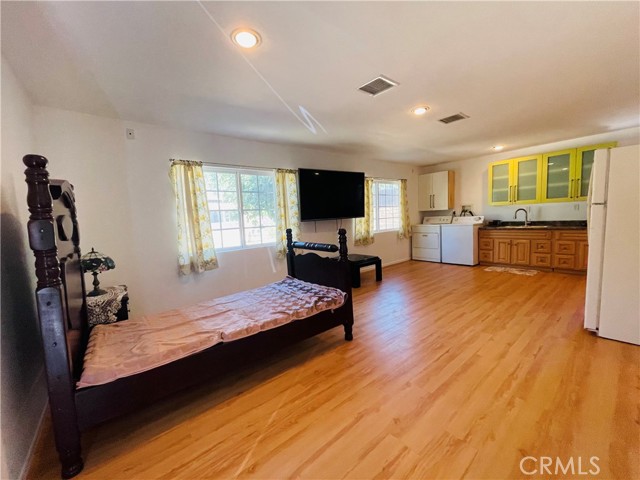 Detail Gallery Image 2 of 12 For 18202 Chatsworth St, Northridge,  CA 91326 - 0 Beds | 1 Baths