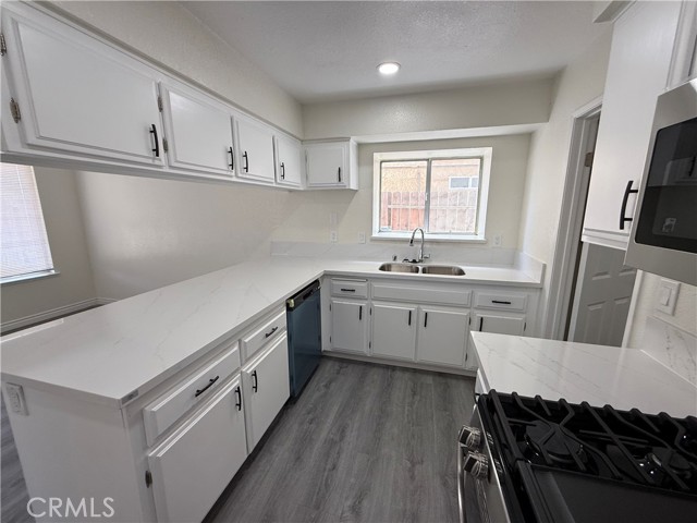 Detail Gallery Image 10 of 33 For 13577 Red Mahogany Dr, Moreno Valley,  CA 92553 - 3 Beds | 2/1 Baths