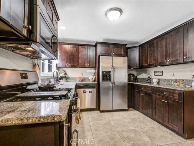 10316 S San Pedro Street, Los Angeles CA: https://media.crmls.org/medias/dd756f11-c942-4a9d-b067-70b16ae98a37.jpg