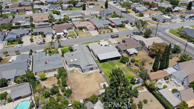 11432 REVA DR, Garden Grove CA: https://media.crmls.org/medias/dd792922-c594-4a9a-8343-f37e2639cfd0.jpg