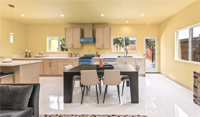 5606 White Oaks Avenue, Encino CA: https://media.crmls.org/medias/dd7951b7-517b-4a93-ae3a-965c9e73965d.jpg