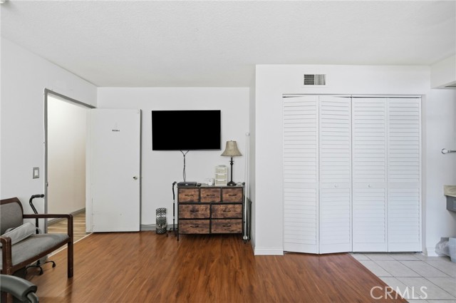 27828 Parkvale, Santa Clarita CA: https://media.crmls.org/medias/dd797ef3-d565-44ff-bfa0-48eebf5cf87a.jpg