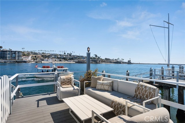 2278 Channel Rd Road, Newport Beach CA: https://media.crmls.org/medias/dd7a47bd-b356-4fd9-aaad-3ca8458ba34c.jpg
