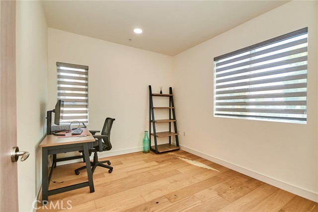 820 S Wilton Place, Los Angeles CA: https://media.crmls.org/medias/dd7a65fc-9d3d-444b-9cbe-caf7981dba22.jpg