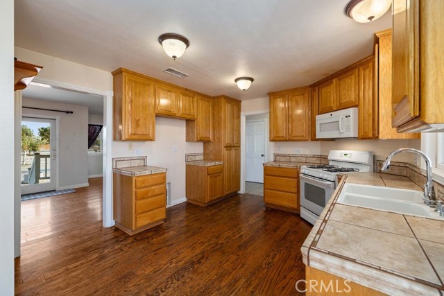 Detail Gallery Image 7 of 38 For 7582 Elder Ave, Rosamond,  CA 93560 - 3 Beds | 2 Baths
