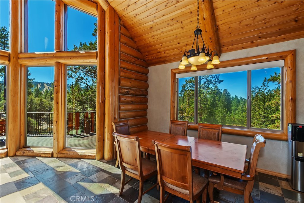 https://media.crmls.org/medias/dd7b5d63-6058-4900-b941-7d5b38470c86.jpg?preset=X-Large