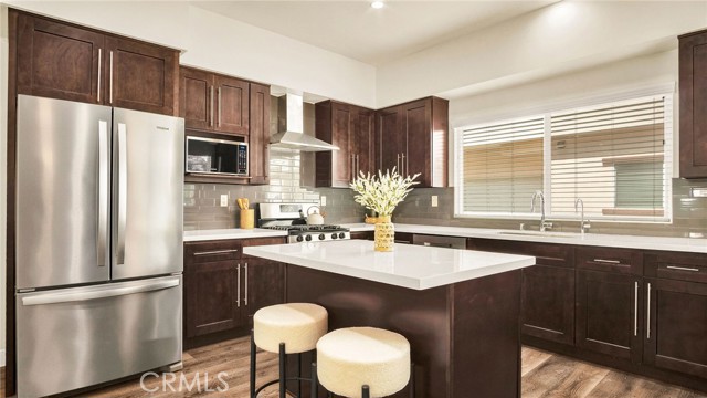 Detail Gallery Image 2 of 45 For 9237 Wakefield Ave #11,  Panorama City,  CA 91402 - 4 Beds | 3/1 Baths