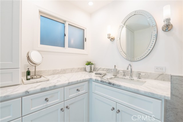 Detail Gallery Image 34 of 61 For 106 via Cordova, Newport Beach,  CA 92663 - 2 Beds | 2 Baths