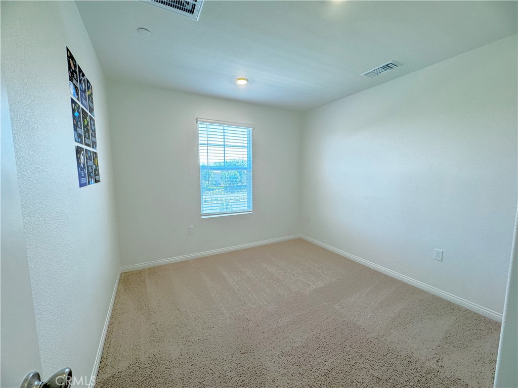 https://media.crmls.org/medias/dd7d2abf-08d3-4693-9edc-11b7599d0cfb.jpg?preset=X-Large