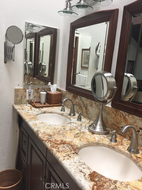 8694 Villa La Jolla Drive, La Jolla CA: https://media.crmls.org/medias/dd7dbbb9-b8e0-4f0e-bc73-fbc7fa2227a6.jpg