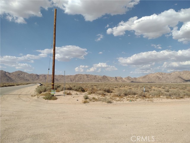 Detail Gallery Image 6 of 19 For 317 Highway 18, Lucerne Valley,  CA 92356 - – Beds | – Baths