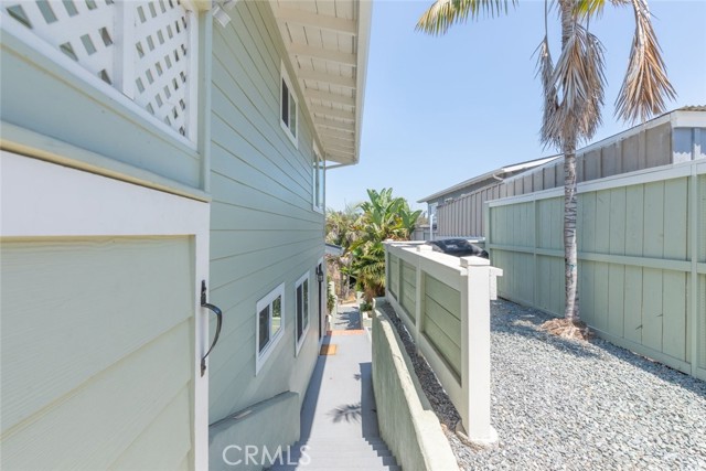 1320 Bush Street, San Diego CA: https://media.crmls.org/medias/dd7f2b19-42b7-4627-b419-6742116fb11c.jpg