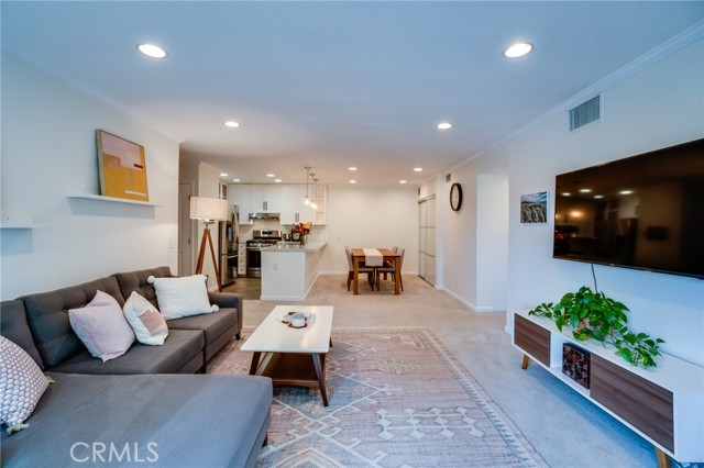 Detail Gallery Image 7 of 36 For 4702 Fulton Ave #303,  Sherman Oaks,  CA 91423 - 2 Beds | 2 Baths