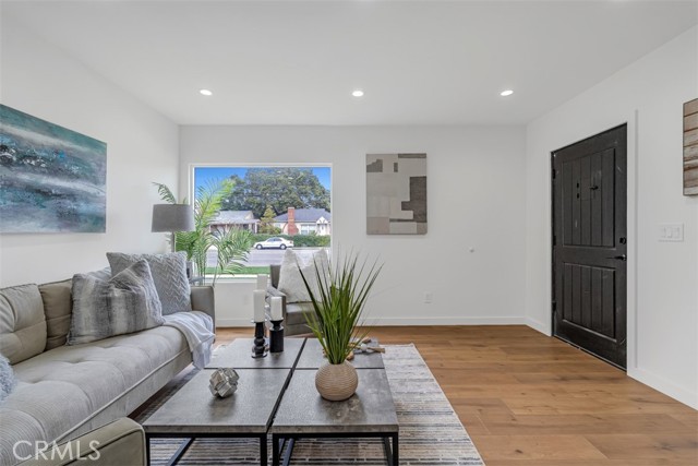 433 N Buena Vista Street, Burbank CA: https://media.crmls.org/medias/dd7fb3c4-bb21-427d-8245-53f52bbf8232.jpg