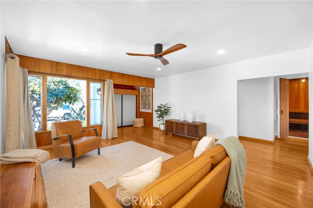 Detail Gallery Image 11 of 39 For 313 14th St, Seal Beach,  CA 90740 - 3 Beds | 2 Baths