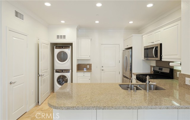 138 Coralwood, Irvine CA: https://media.crmls.org/medias/dd80077c-575e-4a2e-bcf2-4ff6a086bbaa.jpg