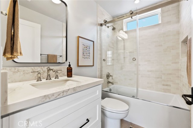 825 W Bay Avenue, Newport Beach CA: https://media.crmls.org/medias/dd823361-f2ff-4e1f-8533-c1d4fb7d9ff6.jpg