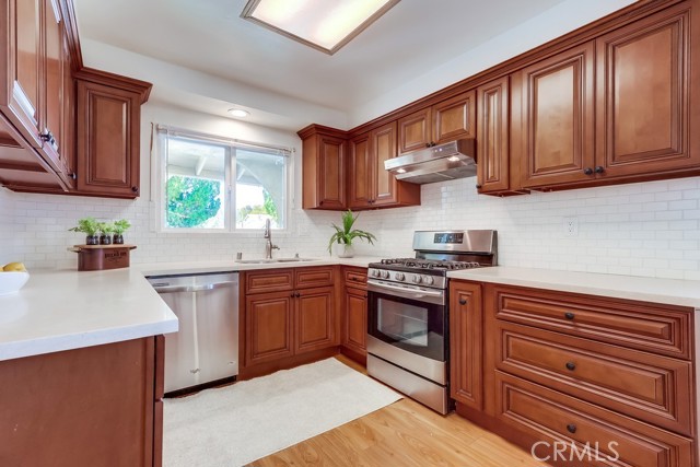 Detail Gallery Image 11 of 66 For 26832 Avenue of the Oaks #D,  Newhall,  CA 91321 - 2 Beds | 2 Baths