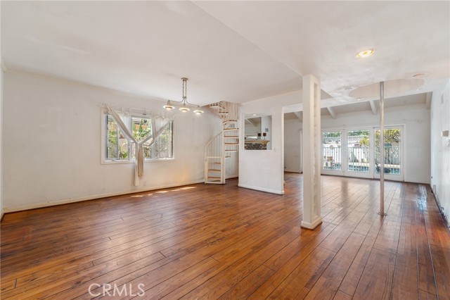 6913 Rubio Avenue, Lake Balboa CA: https://media.crmls.org/medias/dd82f0b4-7643-4c31-88dc-b39d75a5c3f0.jpg