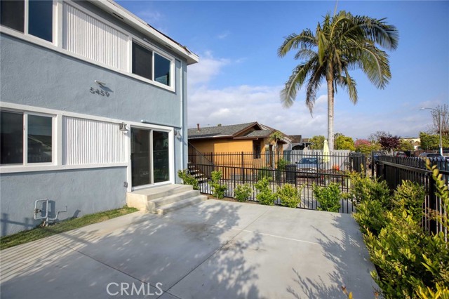 Detail Gallery Image 2 of 16 For 5459 Carlin a,  Los Angeles,  CA 90016 - 2 Beds | 1 Baths