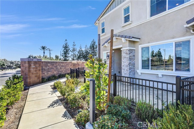 Detail Gallery Image 2 of 41 For 16681 Wyndham Ln #8,  Fontana,  CA 92336 - 3 Beds | 2/1 Baths