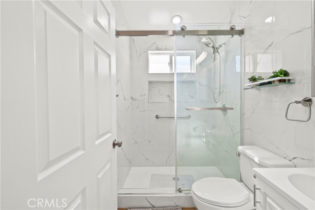 Detail Gallery Image 13 of 33 For 6920 1/2 Loma Verde, Canoga Park,  CA 91303 - 3 Beds | 3 Baths