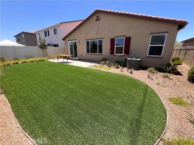 30724 Vera Cruz Circle, Winchester CA: https://media.crmls.org/medias/dd8549e7-cfad-456b-b7a6-8f9eace3bf14.jpg