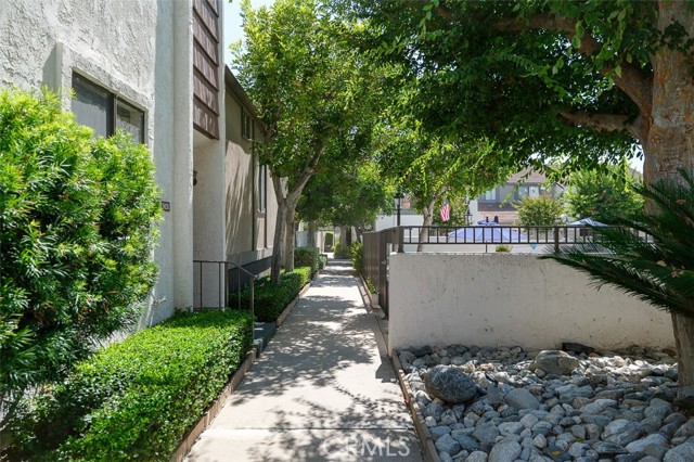 582 W Huntington Drive, Arcadia CA: https://media.crmls.org/medias/dd856ca1-ee02-4be2-964e-d8d04b86bad1.jpg