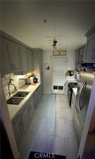 Detail Gallery Image 4 of 7 For 11311 Tampa #30,  Porter Ranch,  CA 91326 - 3 Beds | 3 Baths