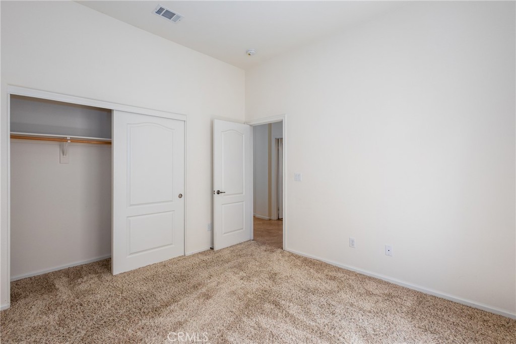 https://media.crmls.org/medias/dd8595f8-09e5-4a65-918b-26171b32125b.jpg?preset=X-Large