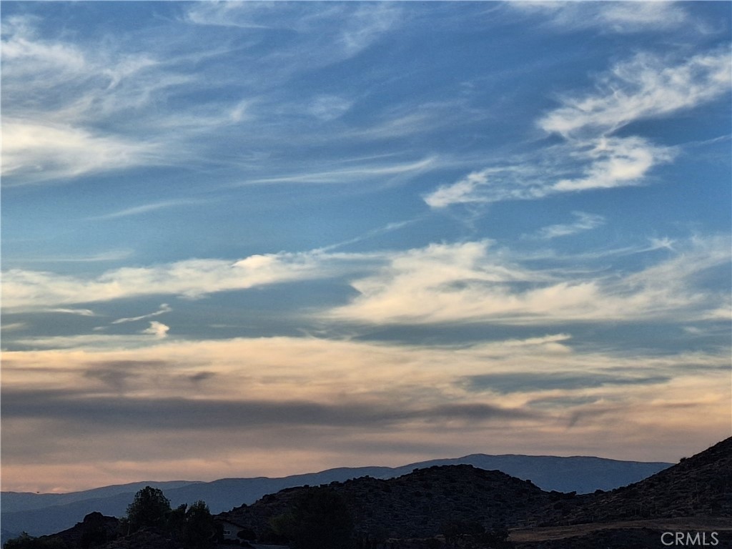 https://media.crmls.org/medias/dd85a9fa-5bb6-4960-a1bd-d0a0187d6b0c.jpg?preset=X-Large