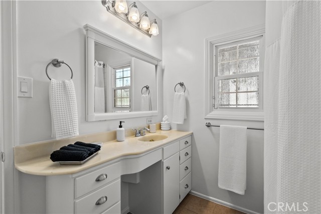 10625 Valjean Avenue, Granada Hills CA: https://media.crmls.org/medias/dd86e2f8-bf94-4bca-a10e-438e9c2f3957.jpg
