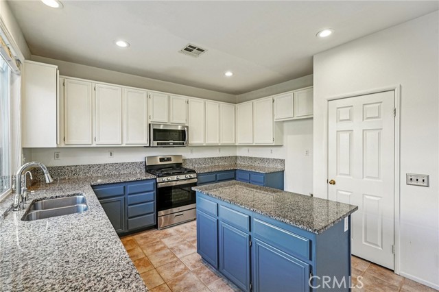 Detail Gallery Image 6 of 17 For 31456 Magnolia, Murrieta,  CA 92563 - 3 Beds | 2/1 Baths