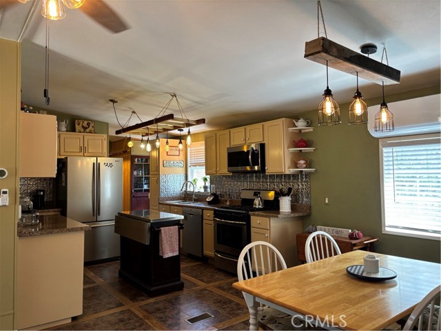 4060 Indian Peak Road, Mariposa CA: https://media.crmls.org/medias/dd874429-4769-40d4-93f3-cc51890c53ac.jpg