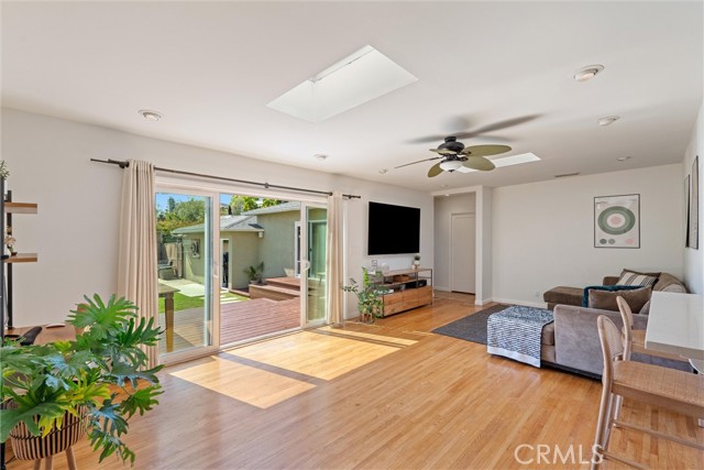 715 Havana Avenue, Long Beach CA: https://media.crmls.org/medias/dd89d696-31c5-4608-a3c6-b1c257cb24d3.jpg
