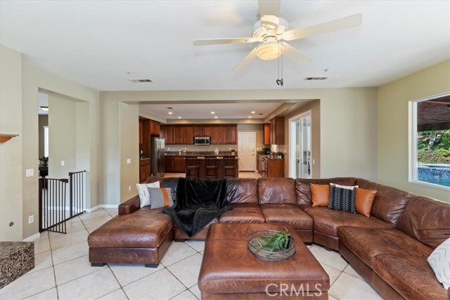 Detail Gallery Image 7 of 30 For 3121 Cavaletti Ln, Norco,  CA 92860 - 5 Beds | 3/1 Baths