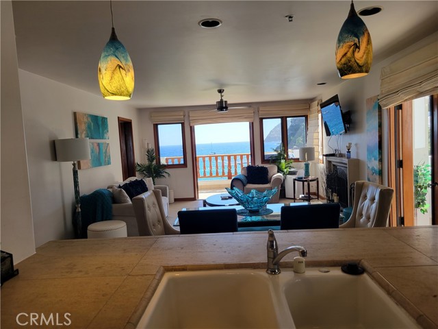 68 Playa Azul, Avalon CA: https://media.crmls.org/medias/dd8aa8fa-1232-4ba0-88b4-ffa19af2a184.jpg