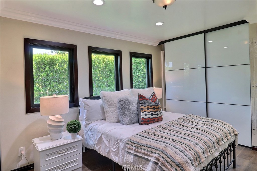 MLS #WS25153368 img 37