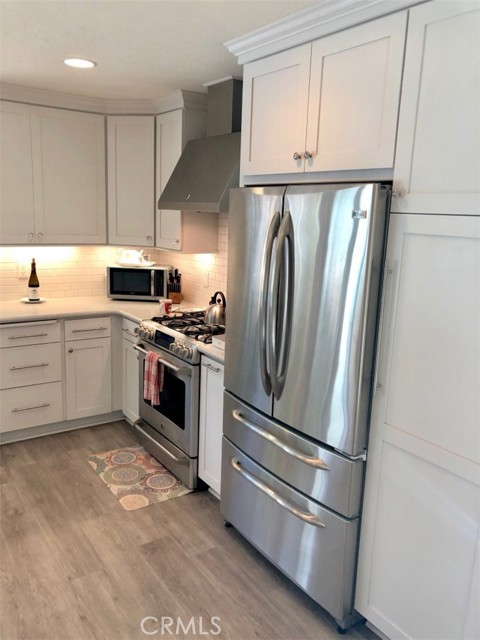 7041 Stonewood Drive, Huntington Beach CA: https://media.crmls.org/medias/dd8ad435-6f16-47c1-b49a-4da9e025af90.jpg