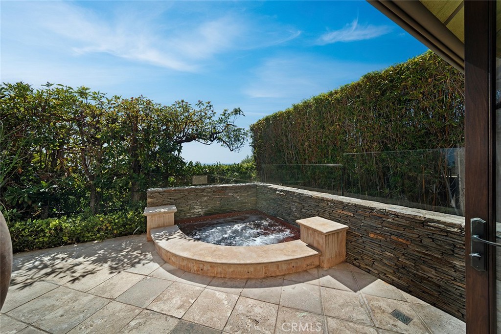 Dd8ae326 223f 4b5b A8ea Ff645e67836d