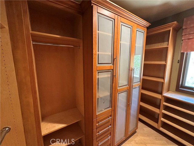 5077 Schumacher Road, Calabasas CA: https://media.crmls.org/medias/dd8afa0a-870f-43c1-ab64-9203877f2a48.jpg