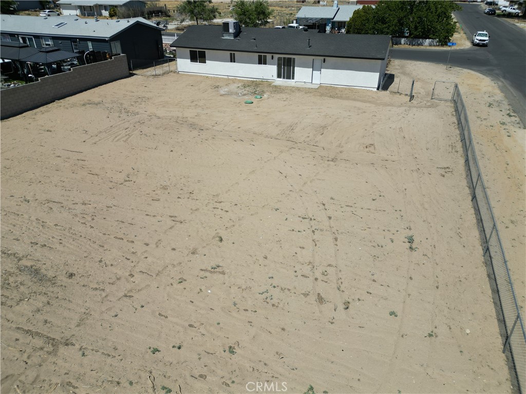 https://media.crmls.org/medias/dd8b157a-b33d-475d-8306-28df17e51b07.jpg?preset=X-Large