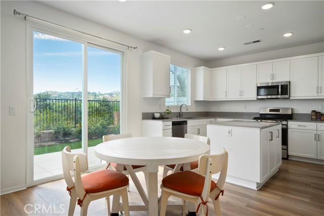 35060 Hacienda, Fallbrook CA: https://media.crmls.org/medias/dd8d4205-c39c-4a1d-8d29-7406b2f15d08.jpg