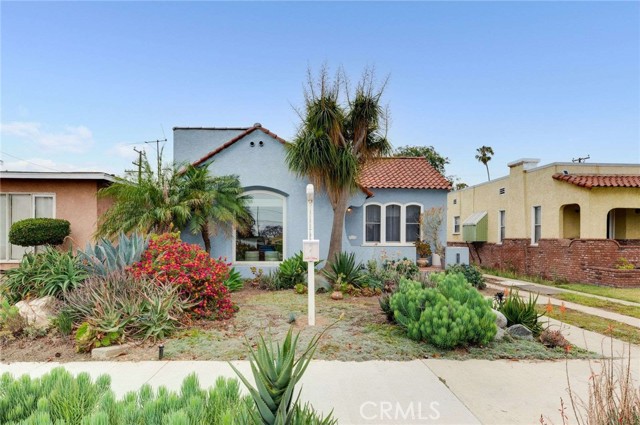 5855 Lemon Avenue, Long Beach CA: https://media.crmls.org/medias/dd8d66d0-9927-46d8-a97a-2ea39dbb17e5.jpg