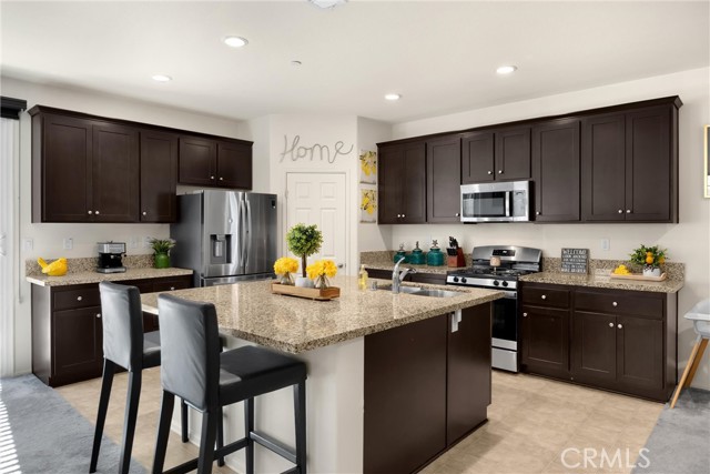 Detail Gallery Image 6 of 40 For 4337 Rima Drive, Fontana,  CA 92336 - 4 Beds | 3/1 Baths