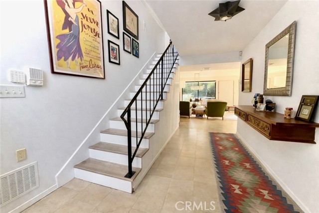 Detail Gallery Image 4 of 25 For 4709 Dunman, Woodland Hills,  CA 91364 - 5 Beds | 3 Baths