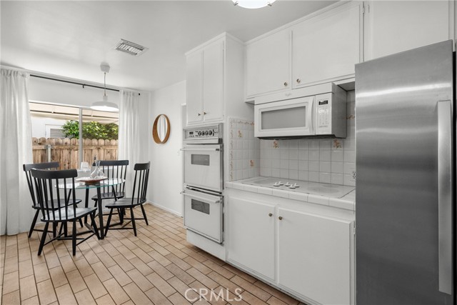 6644 Bianca Avenue, Van Nuys CA: https://media.crmls.org/medias/dd8e903a-5f12-42a2-b90e-932d5ca9fb91.jpg