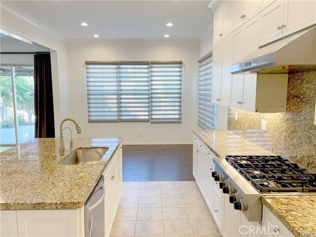 Detail Gallery Image 4 of 26 For 89 Field Poppy, Irvine,  CA 92620 - 4 Beds | 3/1 Baths
